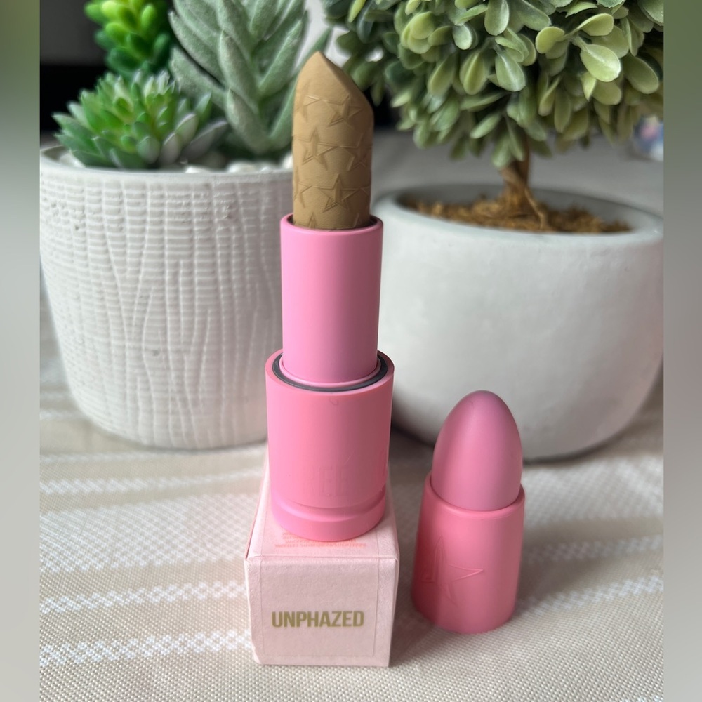 🌸 4/$25 Star Velvet Trap Lipstick -Unphazed - Picture 3 of 4